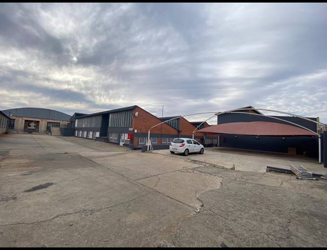 4,302M² WAREHOUSE FOR SALE IN INDUSTRIA WEST
